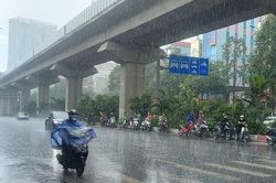 Hà Nội xuất hiện nắng nóng, mưa lớn diện rộng