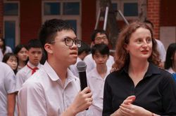 Đưa tiếng Anh từ m&ocirc;n thi trở th&agrave;nh 'sinh ngữ' trong trường học