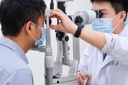Người đàn ông 37 tuổi suýt mù vĩnh viễn vì tăng huyết áp ác tính, bác sĩ cảnh báo dấu hiệu dễ bỏ qua