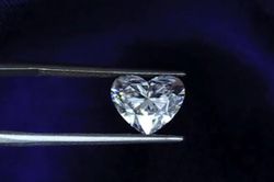 Mua phải kim cương, đá quý được xác định có nguồn gốc nhập lậu khách hàng phải làm sao?