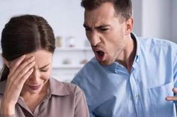 5 thói quen tưởng vô hại nhưng dễ khiến vợ chồng ngày càng xa cách: Điều số 3 nhiều người vô tình mắc phải