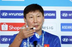 HLV Kim Sang-sik: 'ĐT Việt Nam đến Indonesia để gi&agrave;nh trọn 3 điểm'