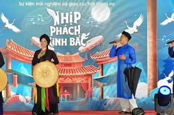 Dân ca Quan họ ngân vang giữa lòng Thủ đô