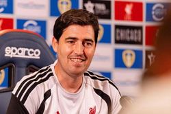 Tân HLV Liverpool gây chú ý với đồng hồ 'giá mềm'