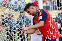 Athletic định giá Laporte 80 triệu euro