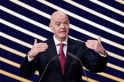 Infantino bên bờ vực mất ghế