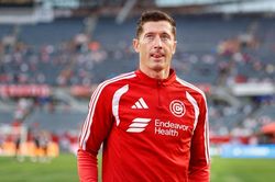 Lewandowski vẫn còn nguyên bản năng sát thủ