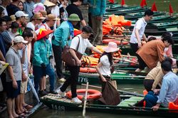 Tràng An mở lại tuyến tham quan sau thời gian tạm dừng