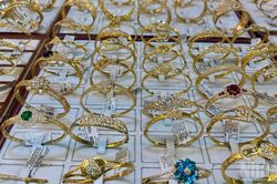 Giá vàng trong nước tiếp tục 'bốc hơi' hơn 7 triệu đồng/lượng trong vòng 1 tháng