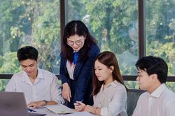 Khoa học phải góp phần giải quyết những vấn đề của thực tiễn