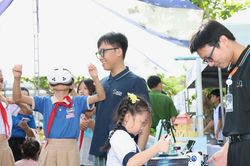Bạn trẻ TPHCM thỏa thích trải nghiệm không gian số, đổi mới sáng tạo