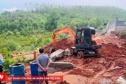 Xây lăng mộ trái quy định, nhiều hộ dân bị cưỡng chế