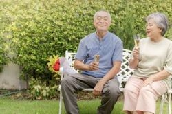 Muốn an nhàn tuổi già, điều quan trọng nhất không phải kiếm nhiều hơn