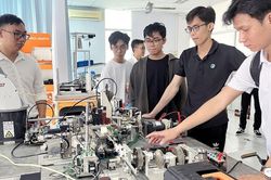 Ho&agrave;n thiện cơ chế triển khai học bổng cho người học ng&agrave;nh c&ocirc;ng nghệ chiến lược