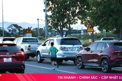 Khi vỉa hè, lòng đường thành bãi đỗ xe bất đắc dĩ