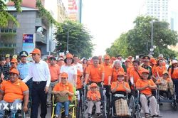 Hơn 5.000 người đi bộ đồng hành 'Vì nạn nhân chất độc da cam'
