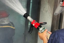 Cà Mau hỗ trợ hai hộ dân có nhà bị cháy hoàn toàn