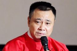NSND Tự Long gây bất ngờ ở tuổi 53