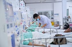 Siết gi&aacute;m định, kiểm so&aacute;t chặt chi ph&iacute; kh&aacute;m chữa bệnh bảo hiểm y tế