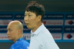 Không thể trách HLV Kim Sang Sik chạy KPI, nhưng đáng lo cho tuyển Việt Nam