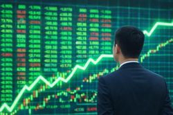 VN-Index hồi phục sau 4 tuần giảm, công ty chứng khoán vẫn khuyên giữ tiền mặt và tránh mua đuổi