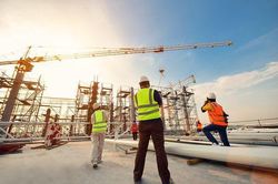 Bức tranh lợi nhuận nhóm xây dựng: Vinaconex, Coteccon và Hòa Bình cùng tụt dốc, HHV hạ nhiệt sau quý lãi kỷ lục
