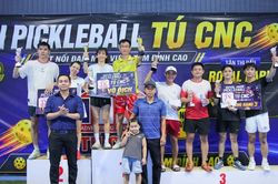 Cặp VĐV Đào Thị Hồng Nữ và Nguyễn Lê Huy Hiện vô địch Giải pickleball Royal Park Tú CNC năm 2026