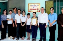 TP.HCM: Chùa Thái Sơn (Núi Cậu) trao nhà Đại đoàn kết cho hộ gia đình khó khăn