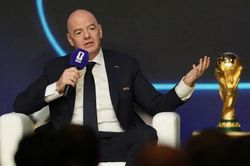 Chủ tịch FIFA bị chỉ trích thất hứa, đứng trước nguy cơ mất ghế