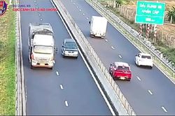 Tài xế lùi xe trên cao tốc Vĩnh Hảo - Phan Thiết bị phạt 35 triệu đồng
