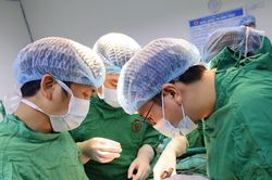 Bố 60 tuổi hiến thận cứu con trai suy thận giai đoạn cuối