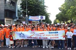 Hơn 5.000 người đi bộ đồng hành vì nạn nhân chất độc da cam