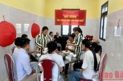 Trại tạm giam Công an tỉnh tổ chức 'Bữa cơm gia đình cho phạm nhân'