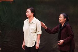 NSND Ngọc Thư lấy nước mắt khán giả trong vở kịch 'Biển khát'