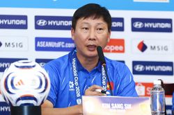 HLV Kim Sang-sik đọc bài Indonesia, thừa nhận tuyển Việt Nam chịu áp lực