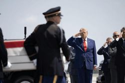 Tổng thống Trump hoãn kế hoạch tấn công Iran