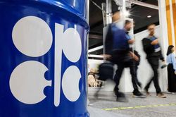 OPEC+ tăng hạn ngạch khai th&aacute;c dầu từ th&aacute;ng 9