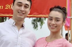 Bố ruột Hoa hậu Emoura Phạm là ai?