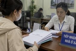 Mua nhà ở xã hội: Ai được xác nhận là người thu nhập thấp, giấy tờ cần những gì?