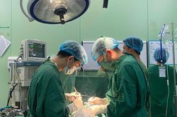 Người đàn ông hai lần thủng ruột vì cùng một nguyên nhân
