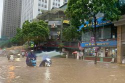 Chiều nay Hà Nội tái diễn mưa dông