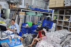 Triệt ph&aacute; cơ sở sản xuất lượng lớn quần &aacute;o nghi giả mạo Zara, Polo Ralph Lauren