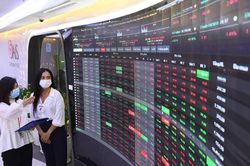 Sắc xanh tỏa khắp thị trường chứng kho&aacute;n, VN-Index tăng hơn 27 điểm phi&ecirc;n đầu th&aacute;ng 8