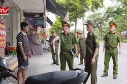Công an phường Ô Chợ Dừa tăng cường xử lý vi phạm trật tự đô thị