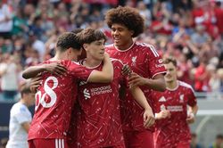 Liverpool thua ngược không tưởng trên đất Mỹ