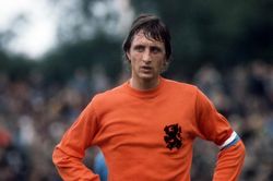 Cú ngoặt làm thay đổi bóng đá của Johan Cruyff