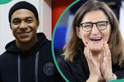 Mẹ Mbappe gây tranh cãi