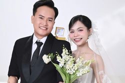 Chú rể mất hai tay đón cô dâu khiến hôn trường xúc động