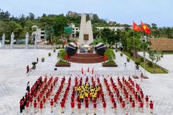 Đoàn tàu không số: Từ Bến K15 đến bản hùng ca thống nhất non sông