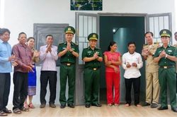 Bàn giao nhà hữu nghị và tặng bò giống cho nhân dân khu vực biên giới Việt Nam-Campuchia